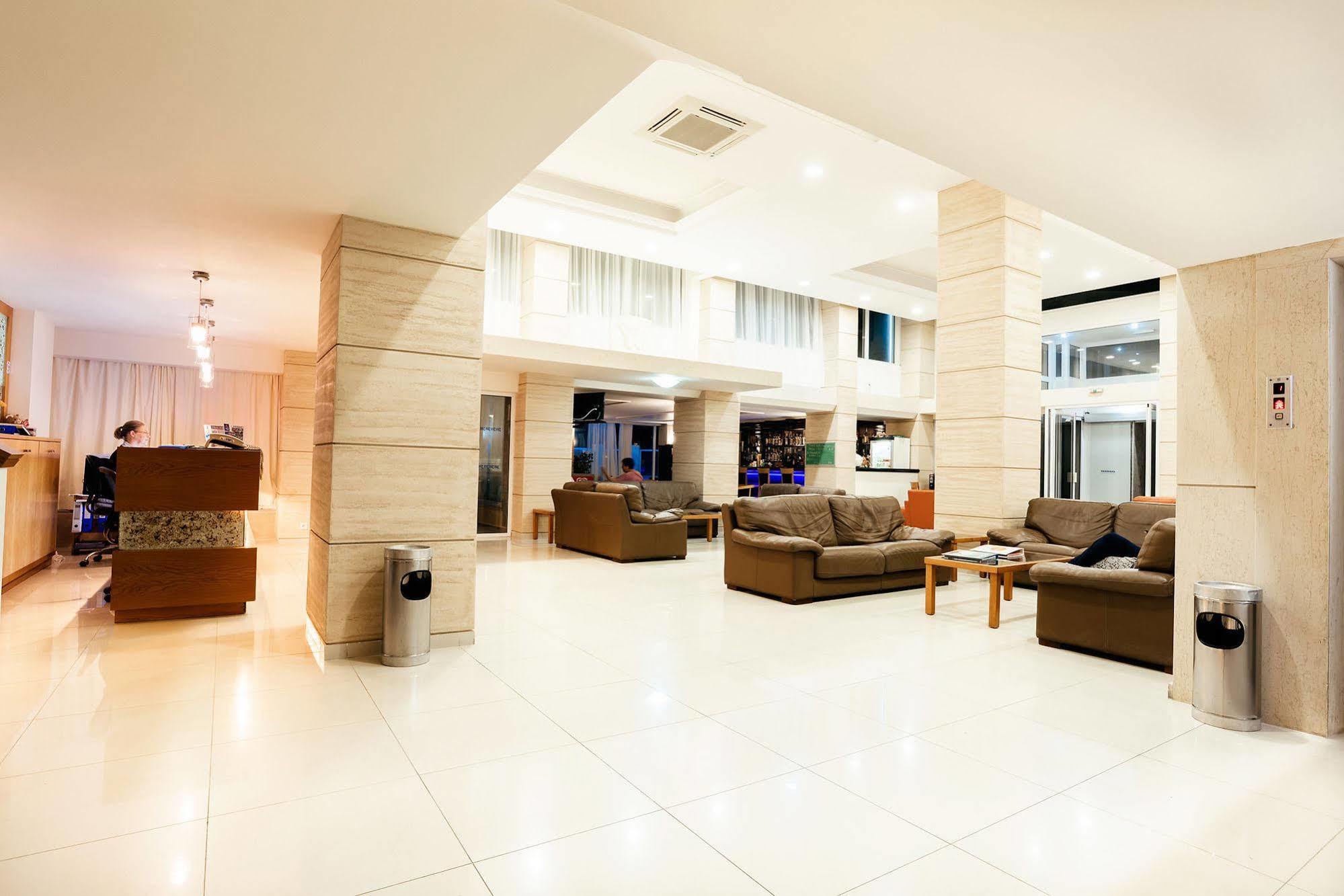 Riviera Hotel 4*