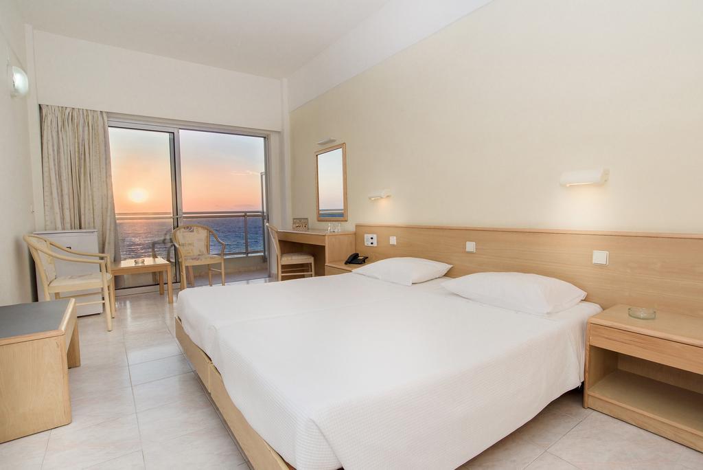 Riviera Hotel 4*