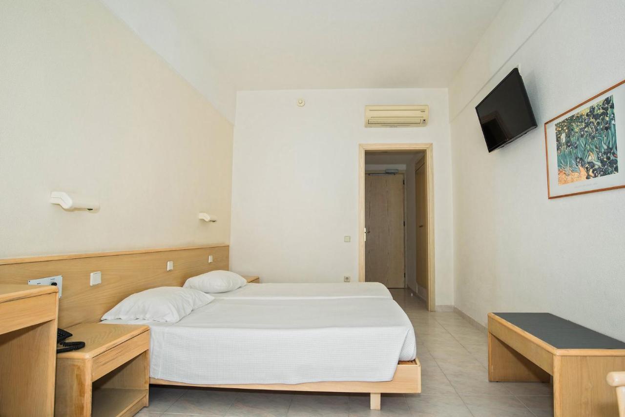 Riviera Hotel 4*